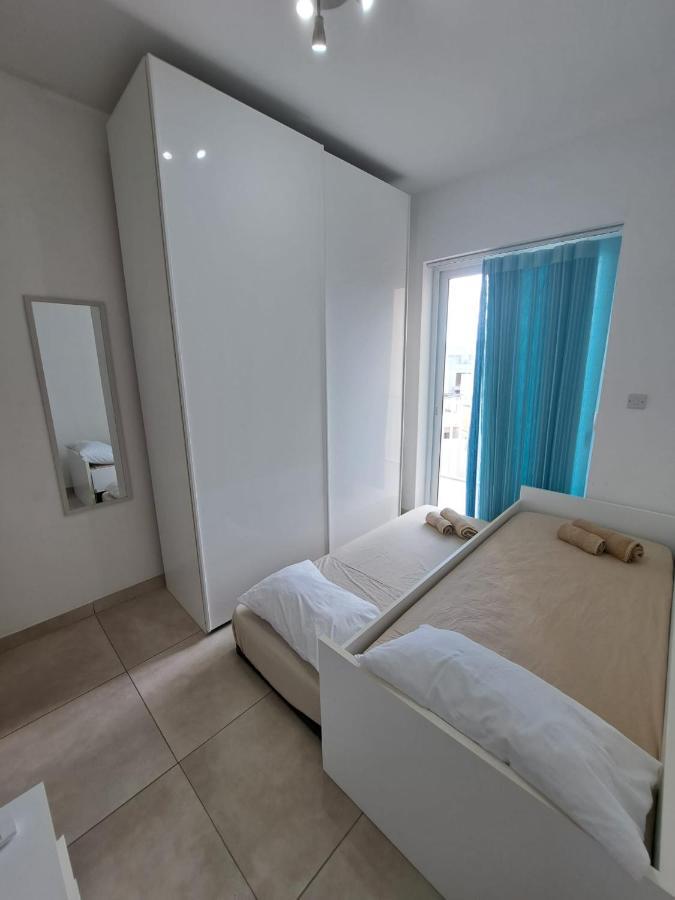 Modern Apartment In Gzira Exterior photo